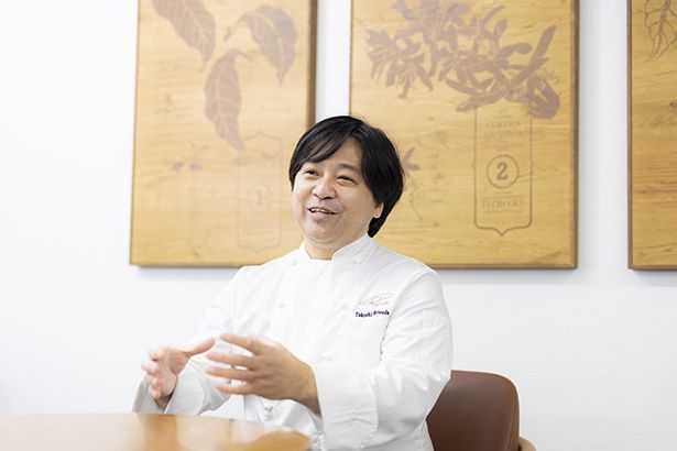 自宅で簡単にできる、焼きたての味を復活させるポイントを教えてくれた松田さん