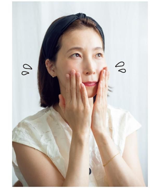 すすぎが足りないと、ぬるぬるの状態で洗顔することに。ぬるま湯で、20回以上はすすぎましょう 撮影／大森忠明