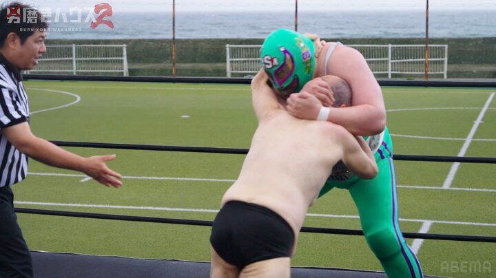 【写真・画像】「怪我したってなんだコラ！」 “118kg→65kg”の元子供部屋おじさん 現役レスラーに立ち向かう姿に後輩号泣 2枚目