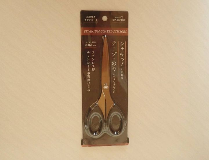 DAISO(ダイソー)：ステンレス製チタンコート事務用はさみ