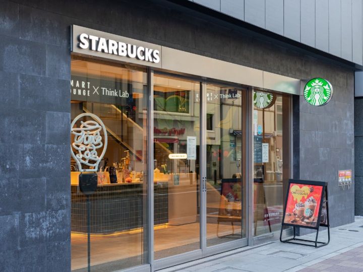 スターバックスが秋の新作「冷やしとろり蜜芋」シリーズを発表。ファンからは「お芋さん、楽しみです」と期待の声が上がりました。（サムネイル画像出典：PIXTAより）