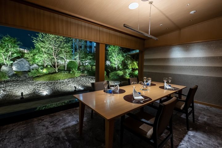 庭園に面した日本料理「木の花」個室「瑞雲」