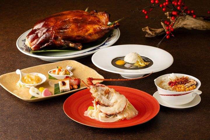 北京ダックや伊勢海老が並ぶ中国料理「彩龍」のコース料理