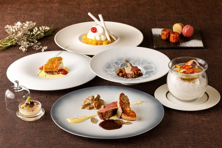 開業28周年記念メニューの肉料理・魚料理・前菜の盛り合わせ