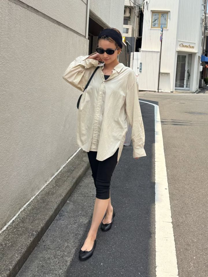 〈サブリナパンツ〉シャツをばさっと羽織って海外セレブ風に