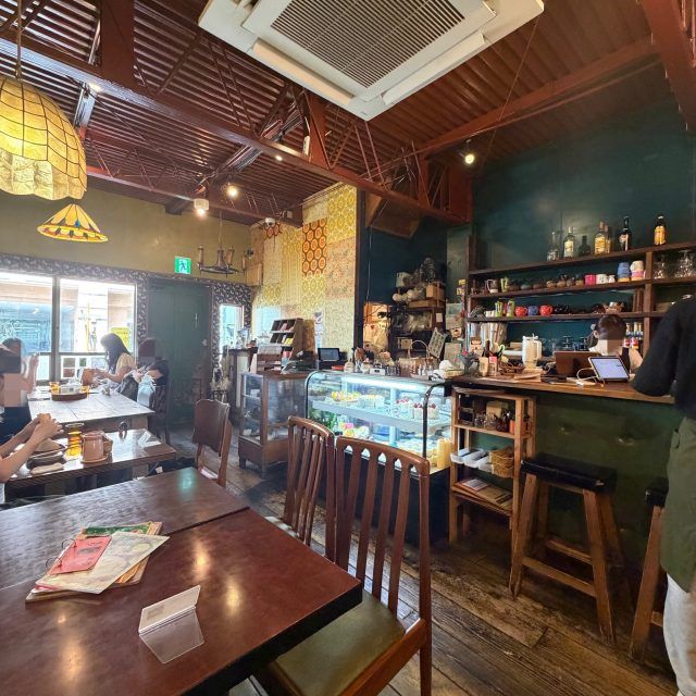 「太陽ノ塔」の1号店店内