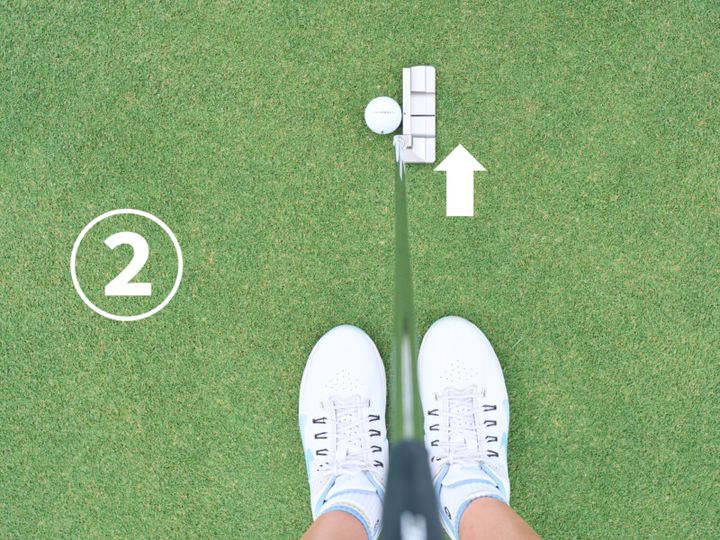 再現性の高いパッティングはどっち？ボールの位置を変えるだけ
