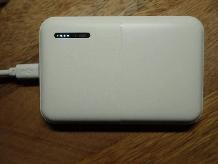 ダイソー：モバイルバッテリー5000mAh ホワイト