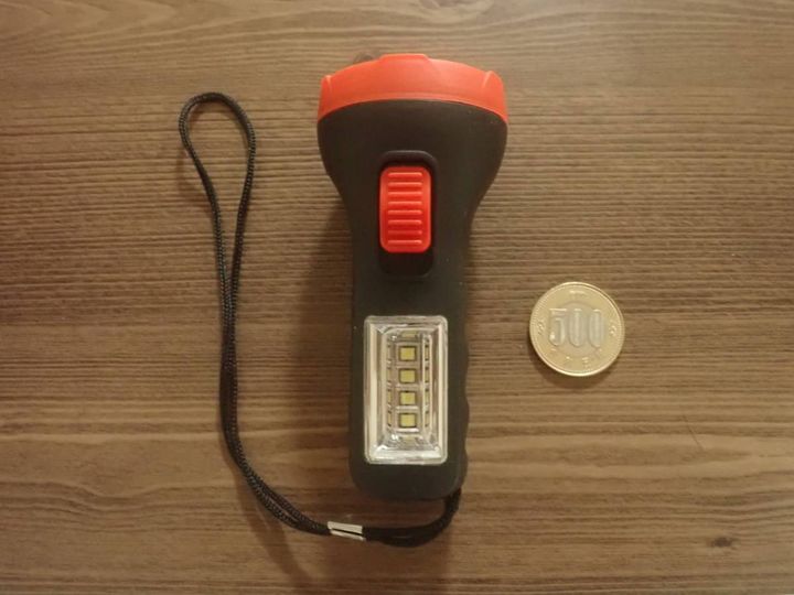 ダイソー：2WAY LED懐中電灯