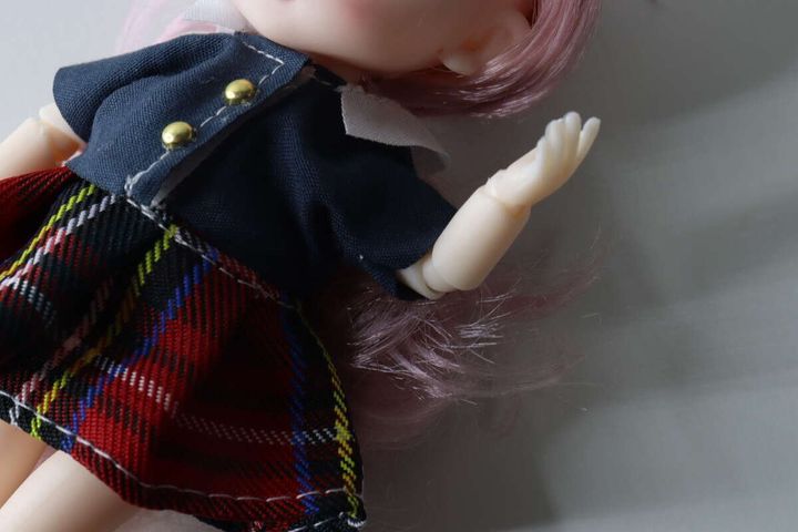 ルルちゃんの関節が可動する腕と胴体部分のアップ