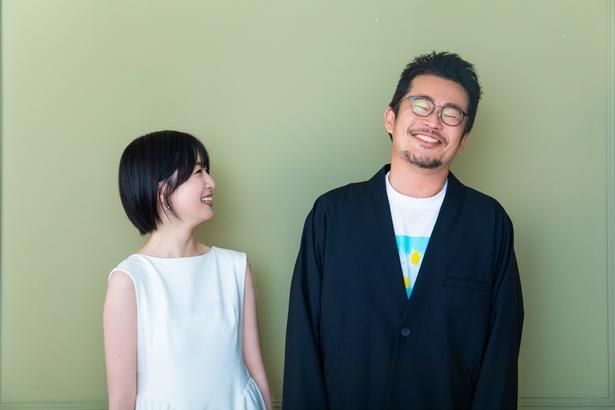 撮影を通して信頼関係を築いた中野量太監督と早瀬憩。インタビュー中も笑顔が絶えず、息ぴったり！ 撮影/三角茉由