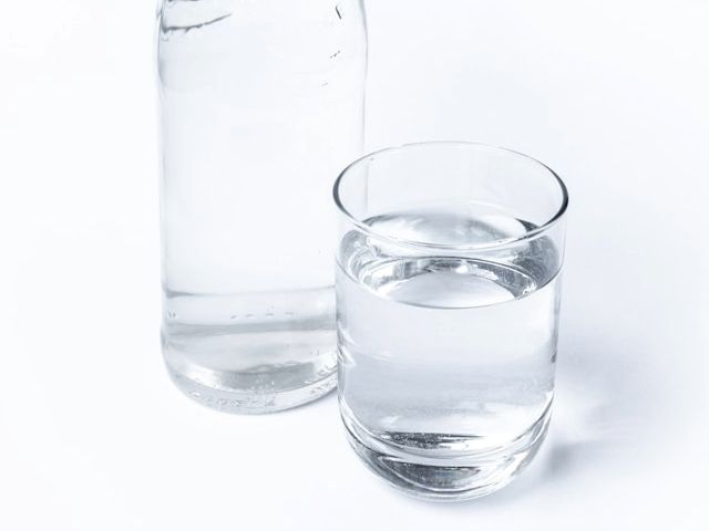 水