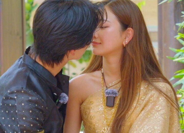 元日プ練習生でモデル美女と俳優のキス
