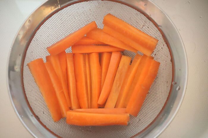 にんじん、生で食べるのはちょっと待って！たった1分で変わる！？断然おいしくなる魔法の裏ワザ♡