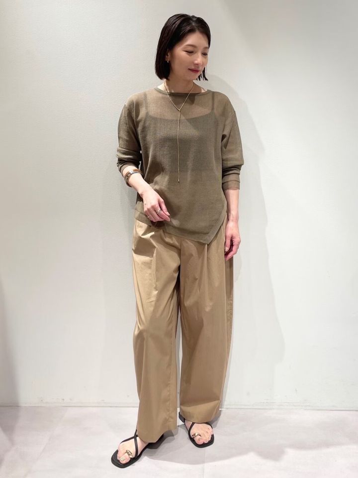 バレルパンツでトレンド感を演出 出典：WEAR