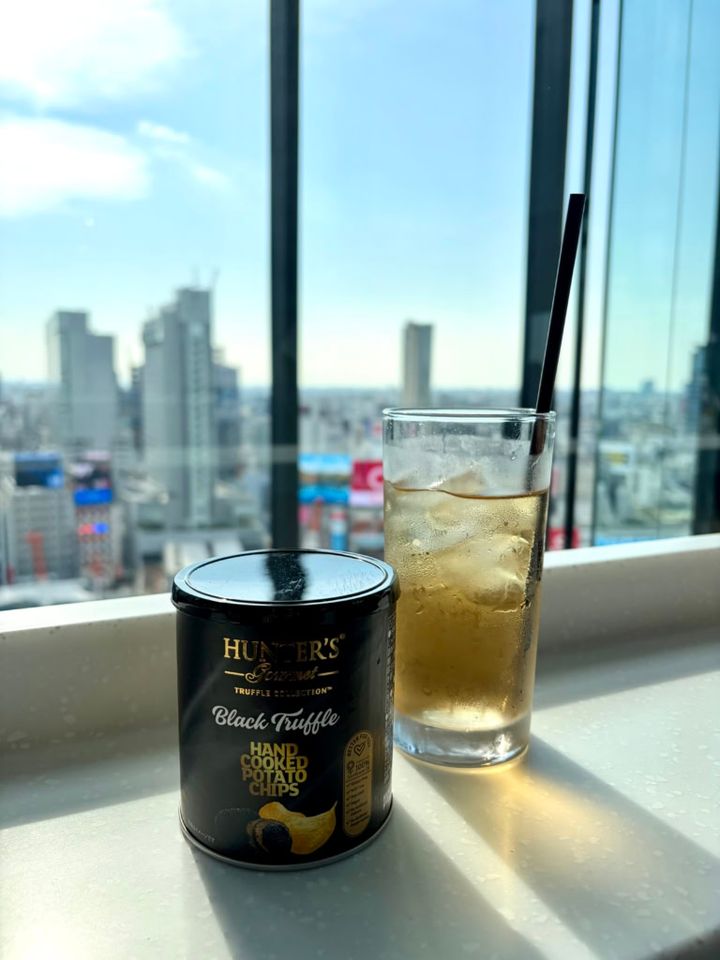 ジンジャエールと黒トリュフのポテトチップスを