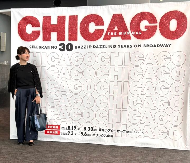 ミュージカル｢CHICAGO｣開場で記念撮影