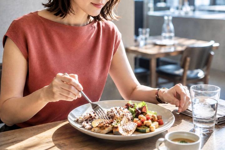 【半年で−５kg】午後の眠気と間食が減った。ダイエット成功者が始めた「ランチの新習慣」３つ