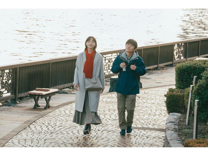 映画『平行と垂直』は天才的な特殊能力を持たない、でも自分の特性を活かして生活をしている自閉スペクトラム症の人物を描く意義を強く感じる作品でした、主演の安田章大が“企画”から参加した理由を含めて解説しましょう。（画像出典：(C)2026「平行と垂直」製作委員会）