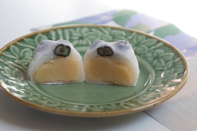 季のせブルーベリー大福カット