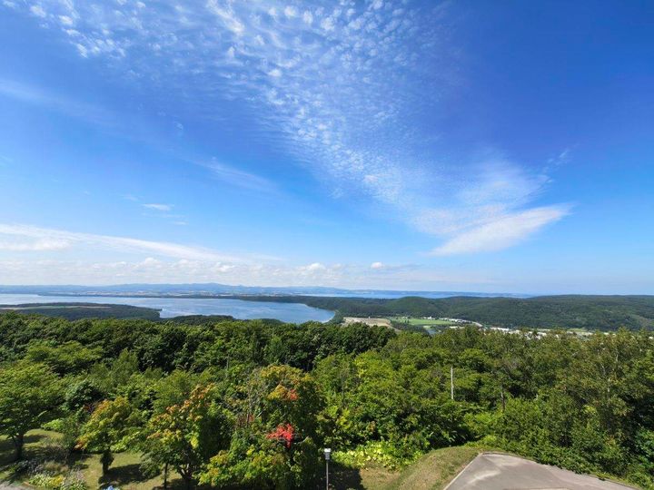展望デッキから広がる大自然と青空