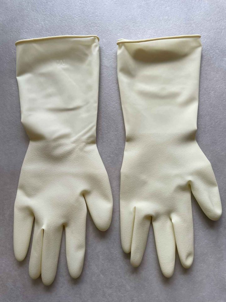 画像: 新品のゴム手袋2枚