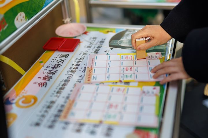 TOKYO周遊スタンプラリーの台紙とスタンプ