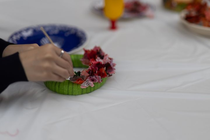 布花を使ったワークショップの実演