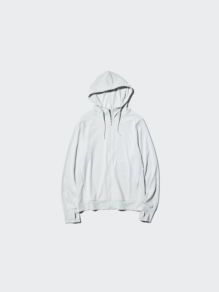 白のエアリズムUVカットメッシュフルジップパーカ