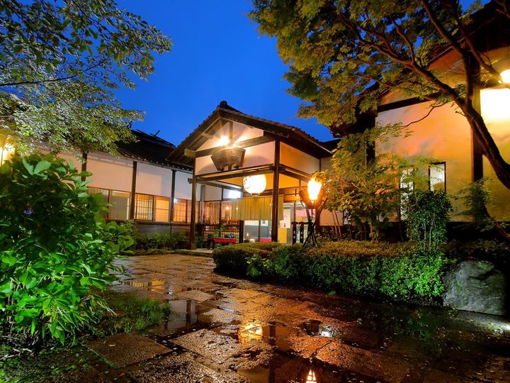 熊本県在住・45歳女性に調査した、「泊まってよかったホテル」を紹介します。今回取り上げるのは、鹿児島県の「さくらさくら温泉」です。（画像出典：楽天トラベル）