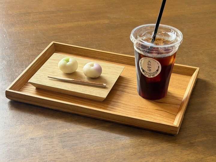 一口ミニ上生菓子「出雲ハーブの縁」とアイスコーヒーのセット