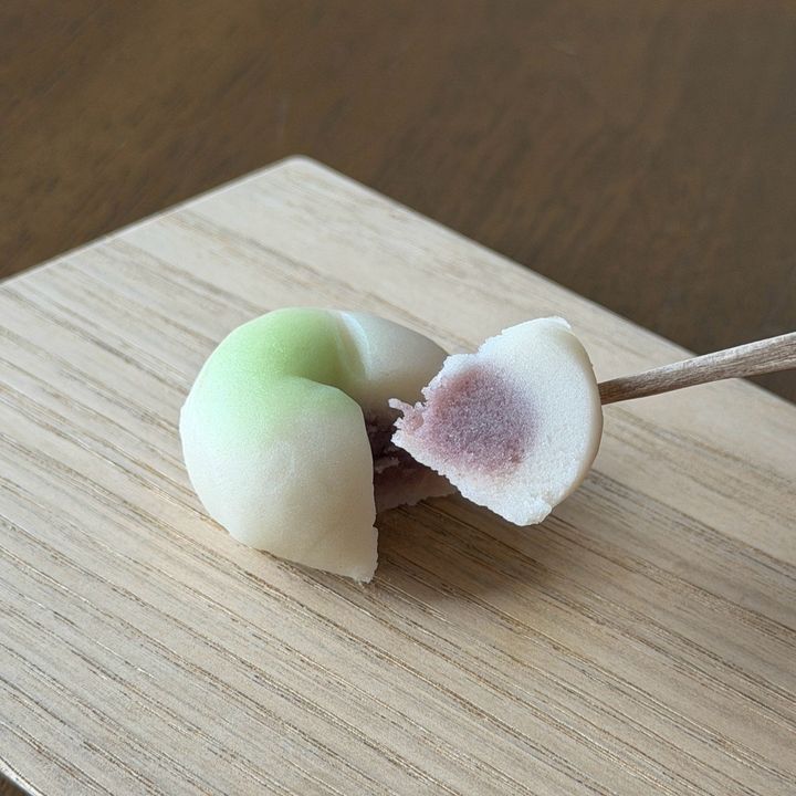一口ミニ上生菓子「出雲ハーブの縁」の断面