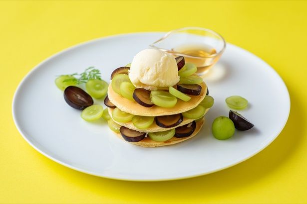 シャインマスカットと巨峰のもちもちパンケーキ