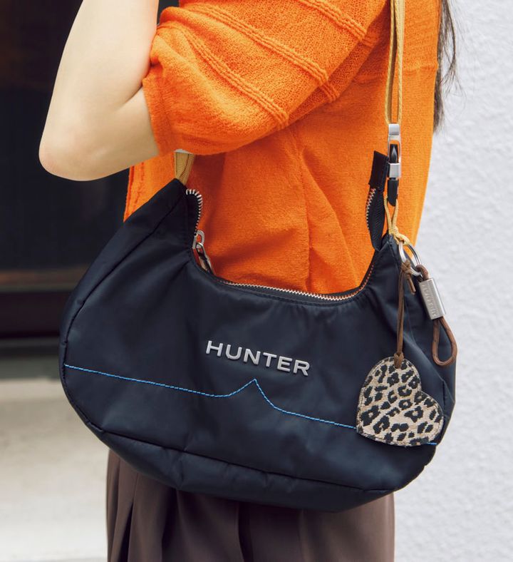 ショルダーやステッチの色もアクセントに！