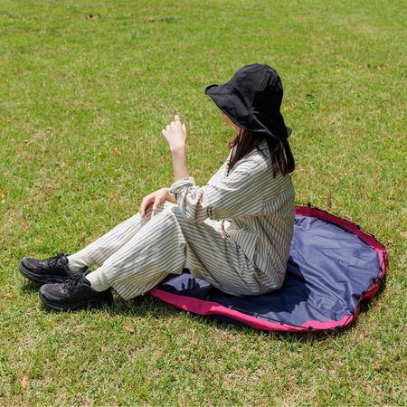 日常使いからアウトドア、災害時まで活躍する多用途防水バッグ「izatoki」に注目！