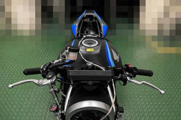 CB400 SUPER FOUR E-Clutch