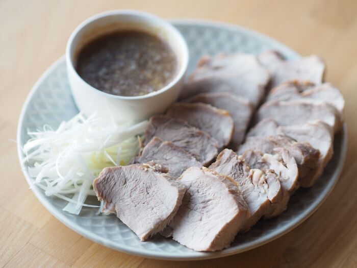 スイッチ押すだけで超ジューシー！？炊飯器で作る絶品「やわらか焼き豚」