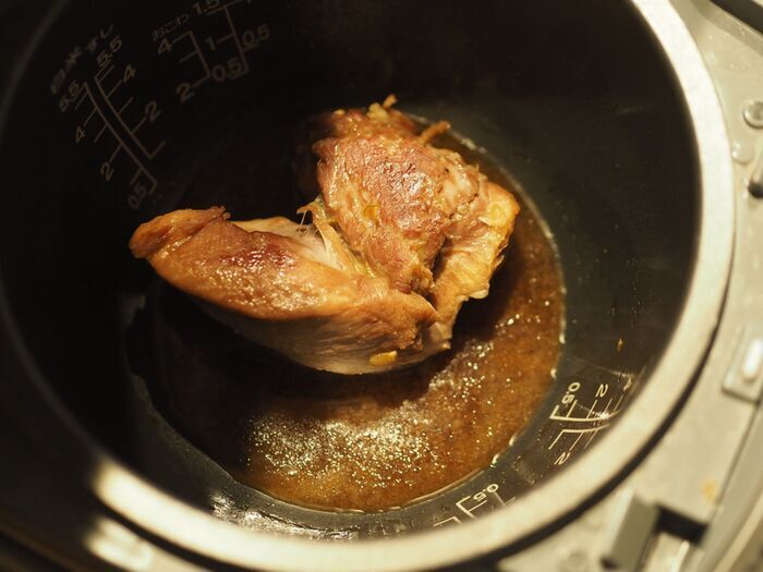 スイッチ押すだけで超ジューシー！？炊飯器で作る絶品「やわらか焼き豚」