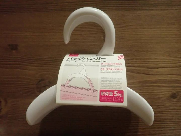 DAISO(ダイソー)：バッグハンガー