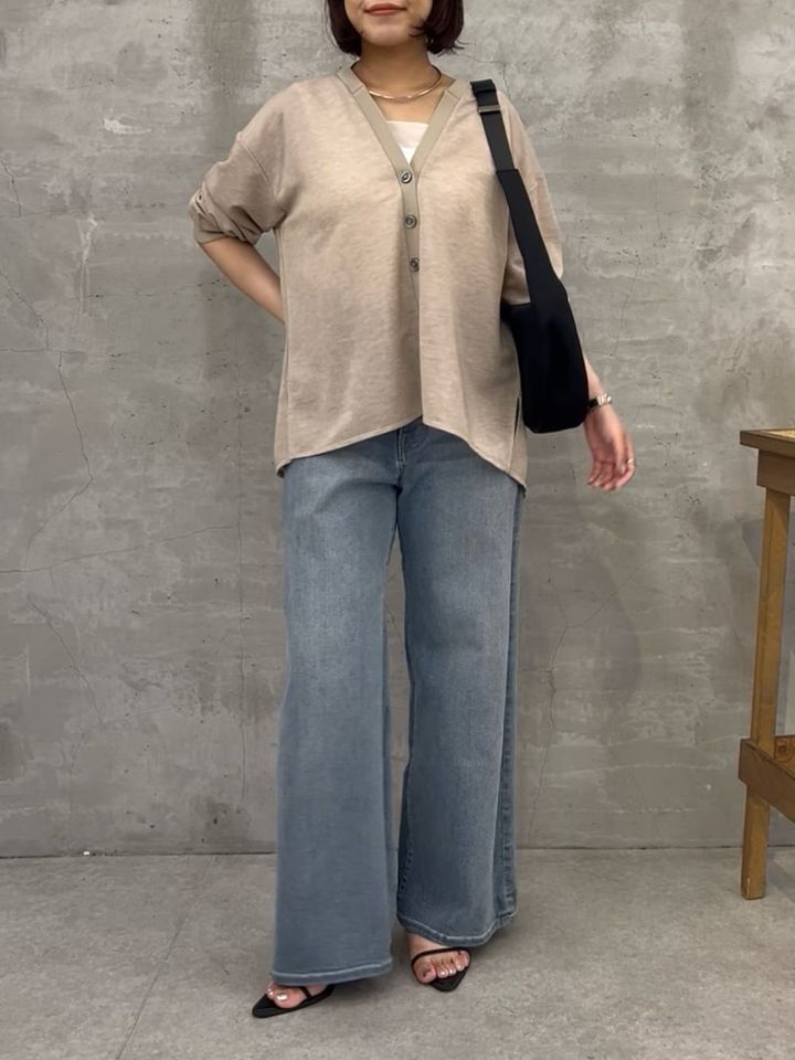 脚のラインが出ないワイドシルエットですらっと見せて 出典：WEAR