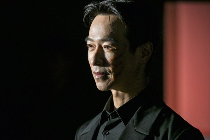 日曜劇場『VIVANT』第16話に新登場したリュウ ミンシュエン（堺雅人） （C）TBS width=