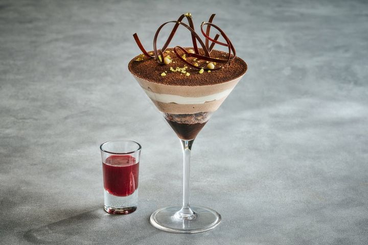 「栗月夜」の断面とチョコレート細工の装飾