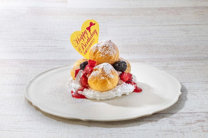 誕生日クーポンでもらえる「バースデープチシューケーキ」