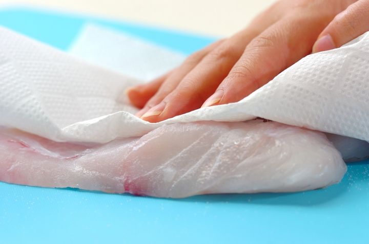 定番の魚料理 白身魚の蒸し煮 おもてなしにも by保田 美幸さんの下準備1