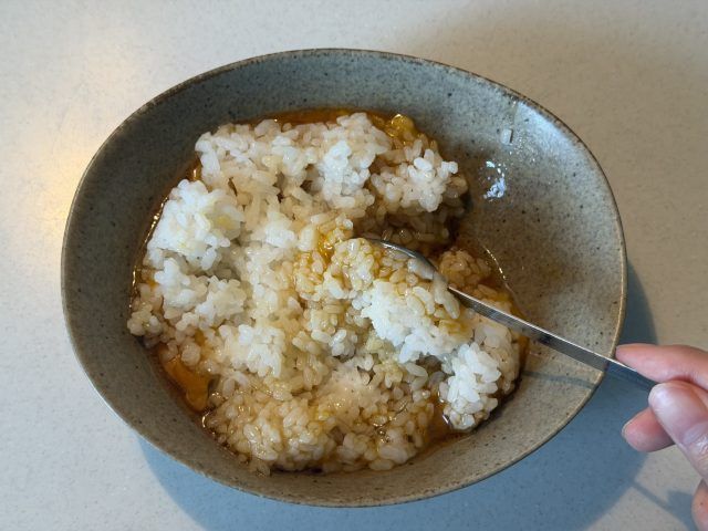 ごはんを混ぜる