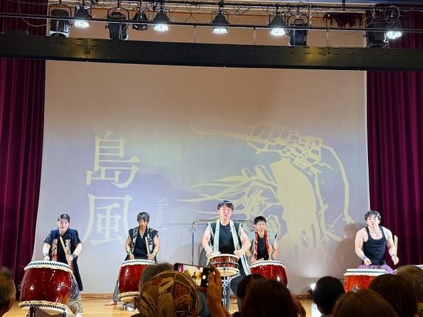 地元の若者たちによる和太鼓の演奏