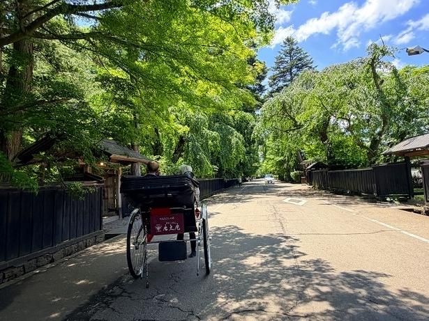 400年続く黒坂塀の城下町の角館の武家屋敷通り