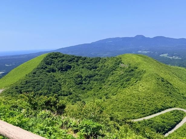 寒風山は、火山地形がはっきりと残っており、火口跡を見ることができる