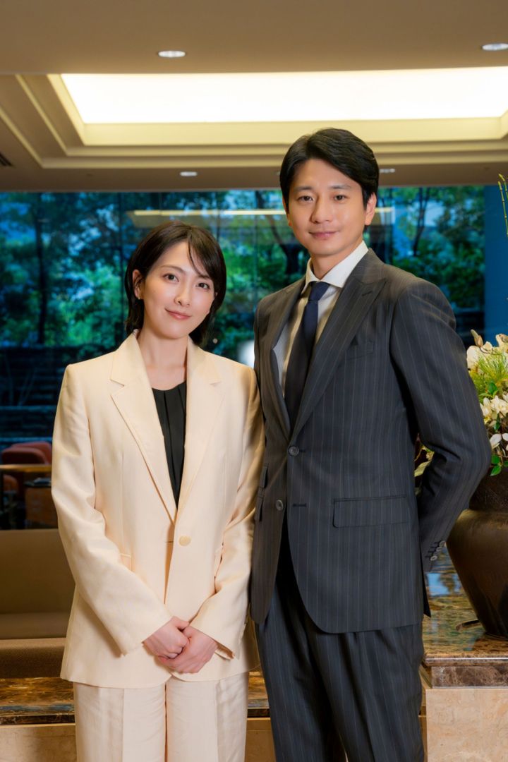 『連続ドラマW MR ‐医薬情報担当者‐』に出演する（左から）知英、向井理 （C）WOWOW width=