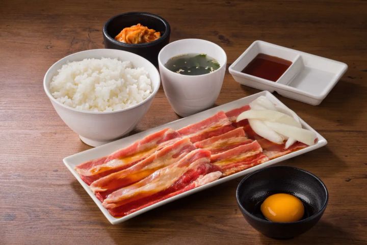 「月見大判カルビセット」1390円